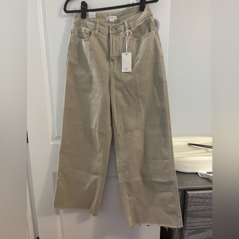 Good American NWT wide leg jeans. Size 8